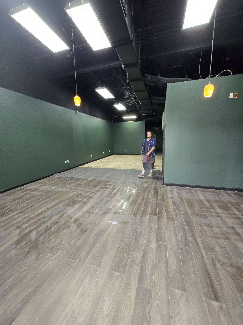 Final cleanup on commercial floors